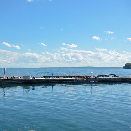 Beautiful Beach Front Condo With Lake Views Bayfield Exterior photo