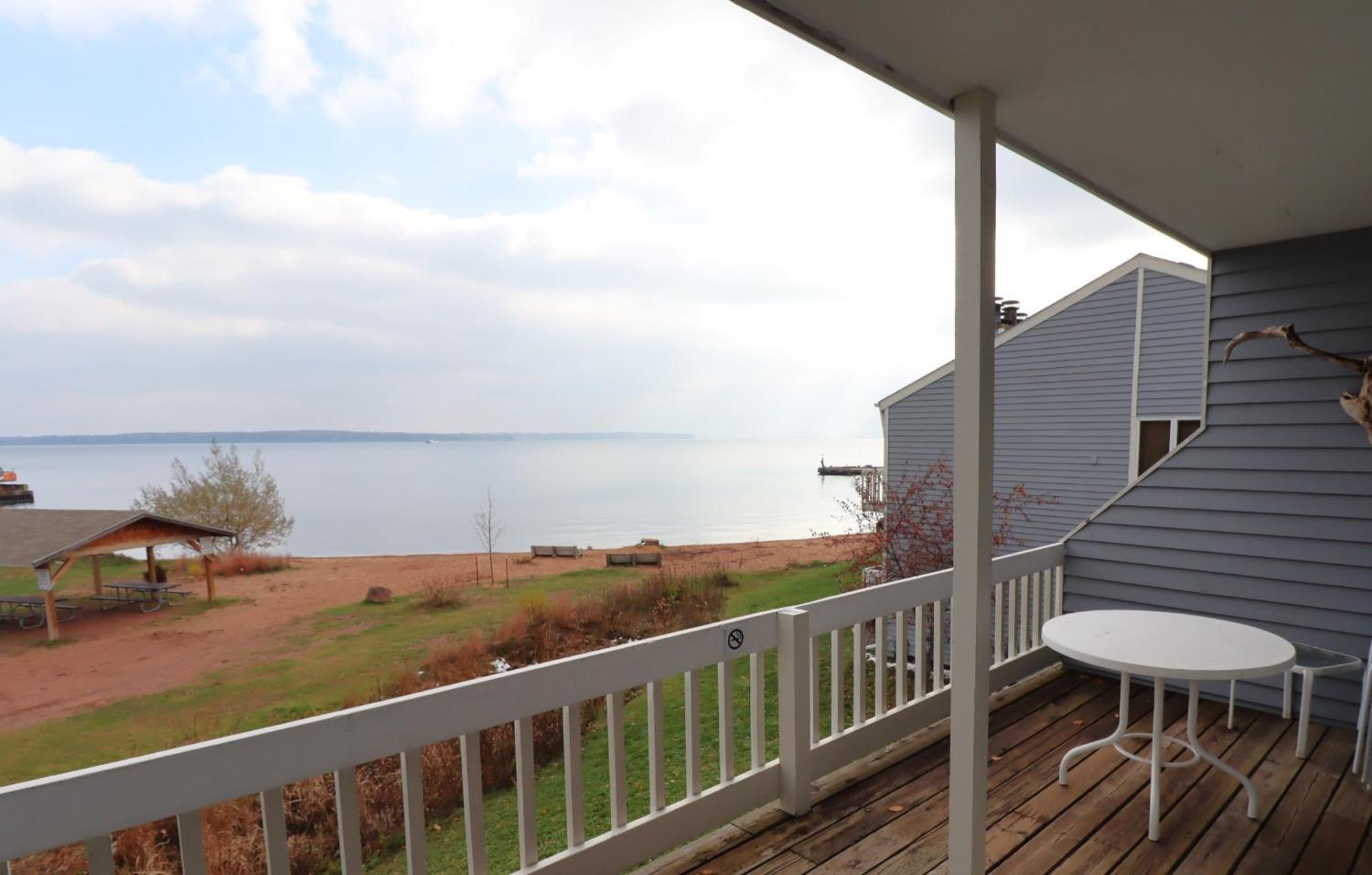 Beautiful Beach Front Condo With Lake Views Bayfield Exterior photo