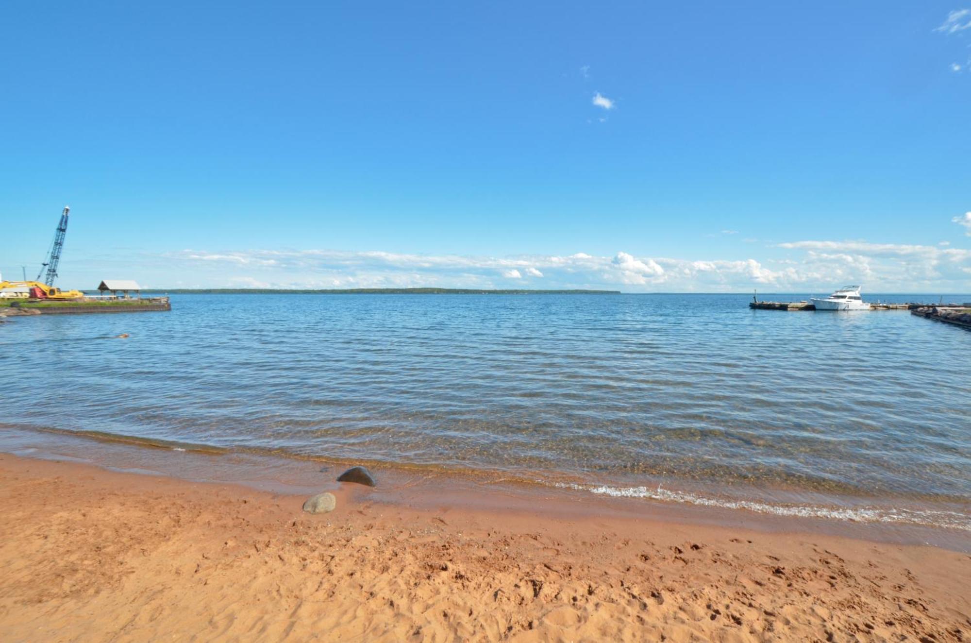 Beautiful Beach Front Condo With Lake Views Bayfield Exterior photo