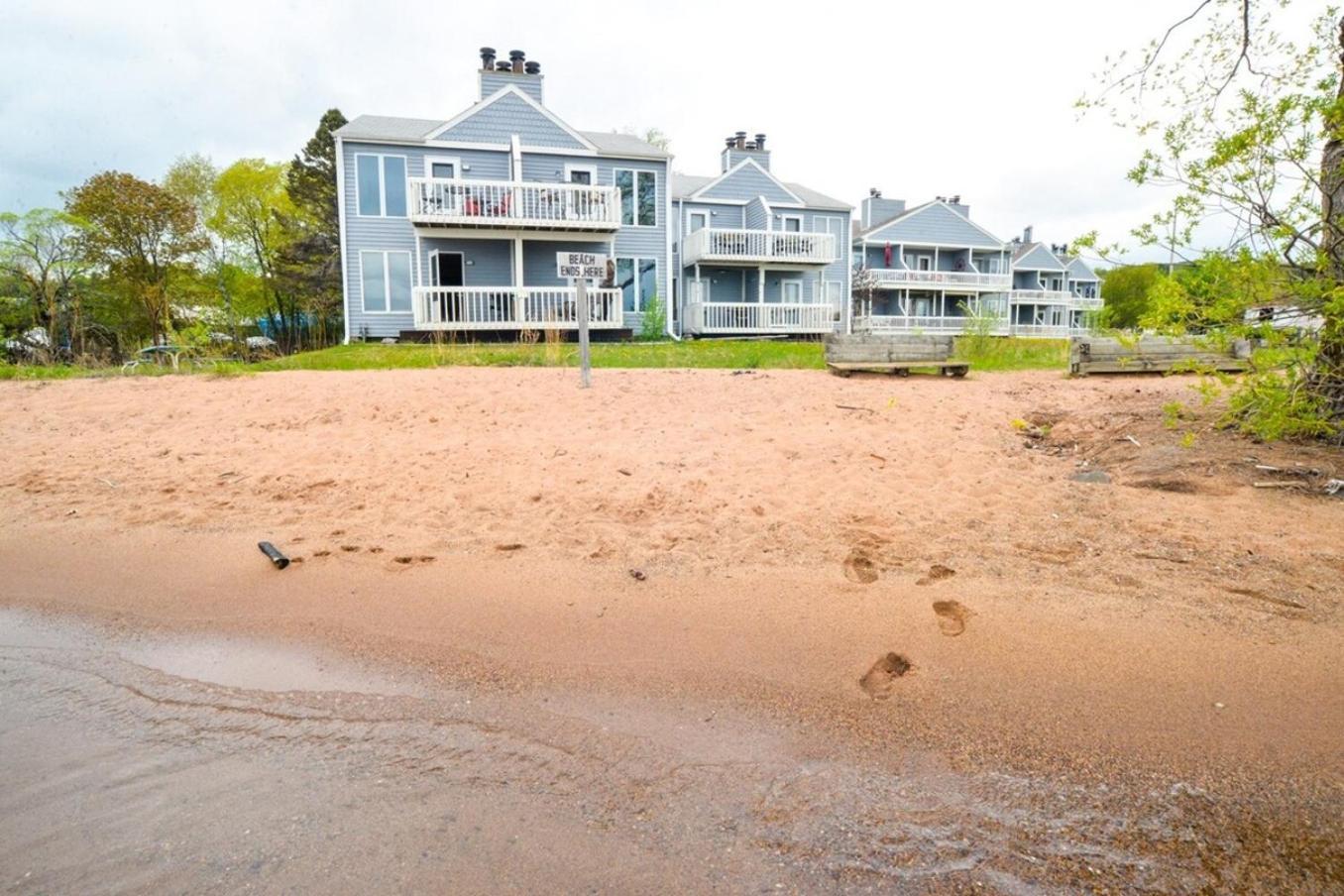 Beautiful Beach Front Condo With Lake Views Bayfield Exterior photo